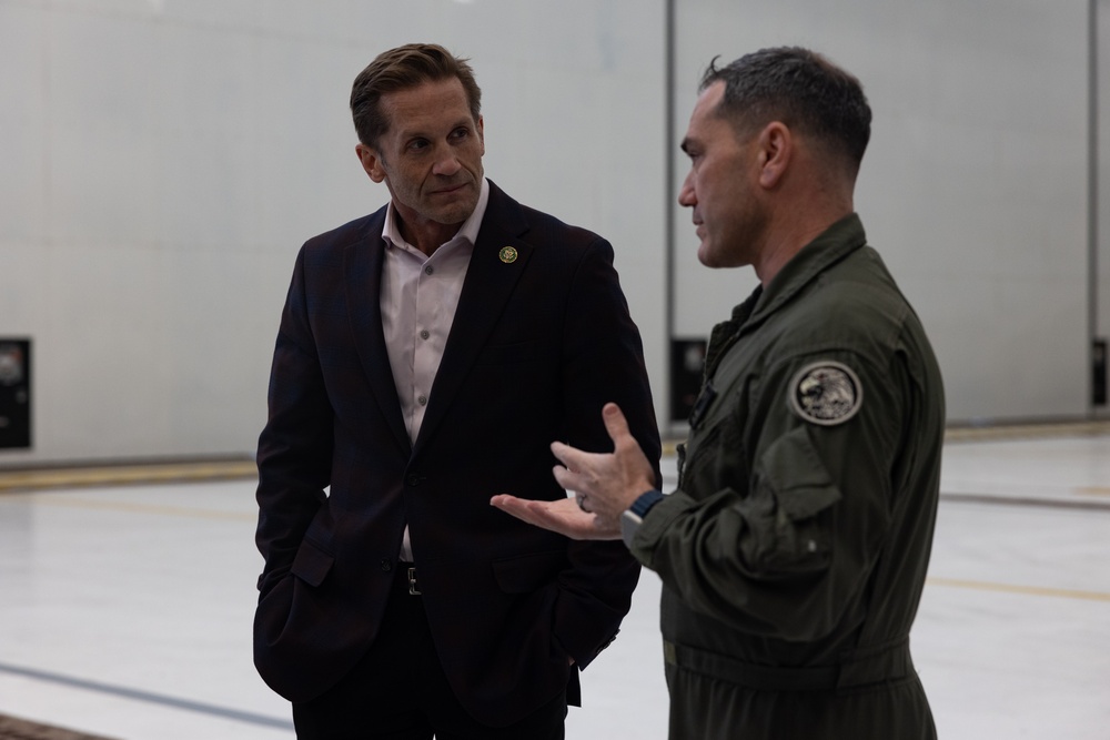 U.S. Rep. Rich McCormick visits Marine Fighter Attack Squadron (VMFA) 542