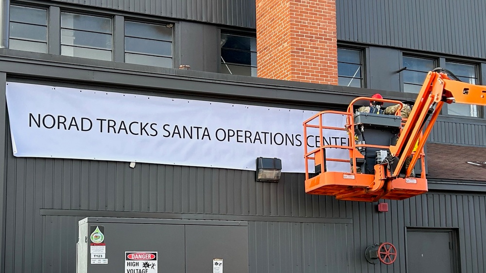 NORAD Set to Track Santa in New Operations Center
