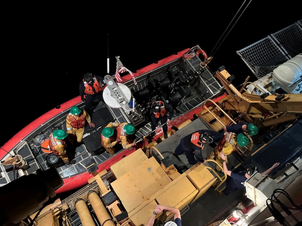 U.S. Coast Guard Cutter Active rescues 5 Ecuadorian fishermen