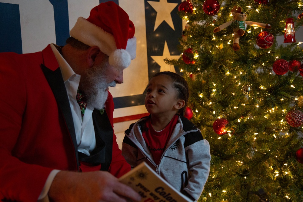 USO North Carolina Hosts North Pole Event
