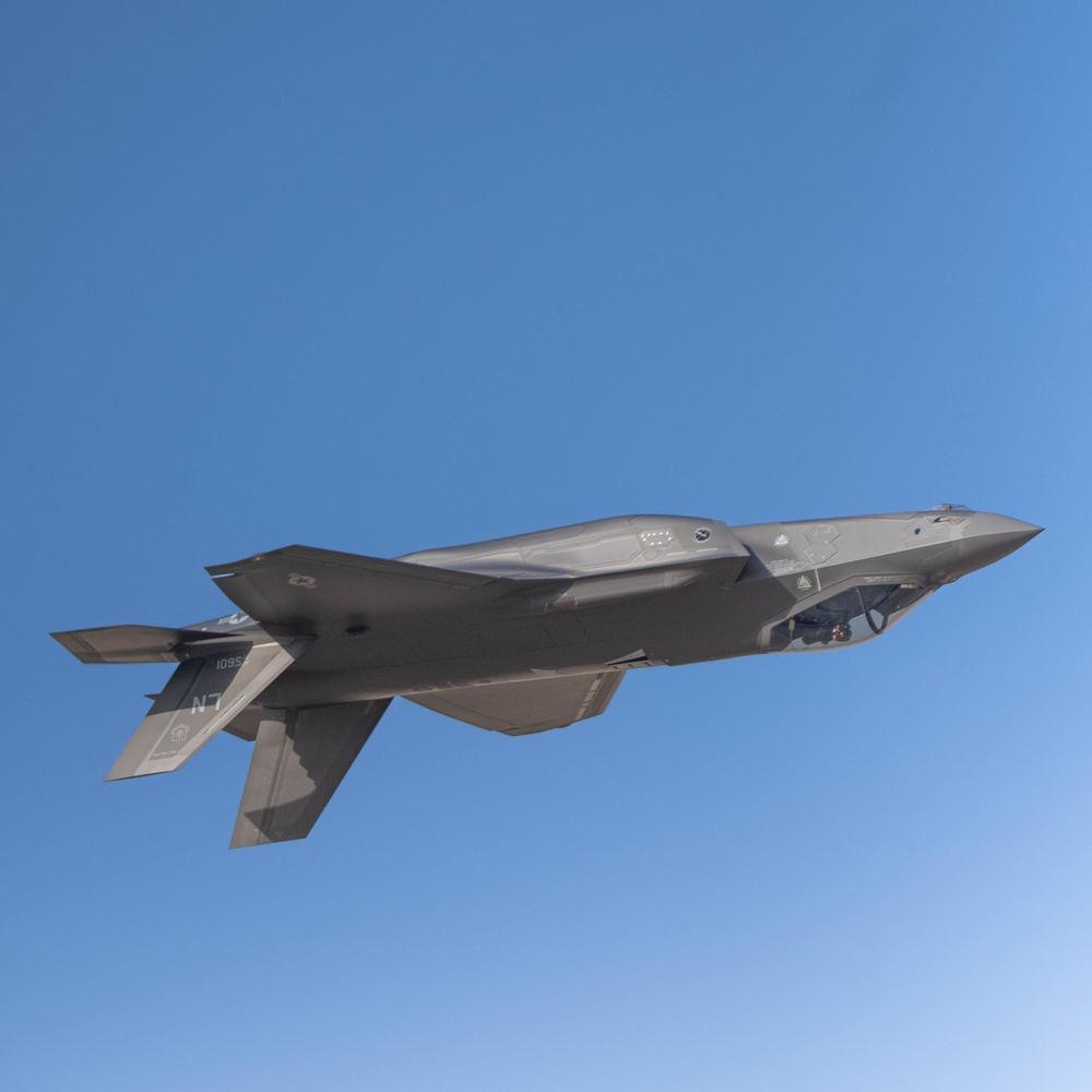 The F-35 Demo Team flies in the 2023 Dubai Airshow