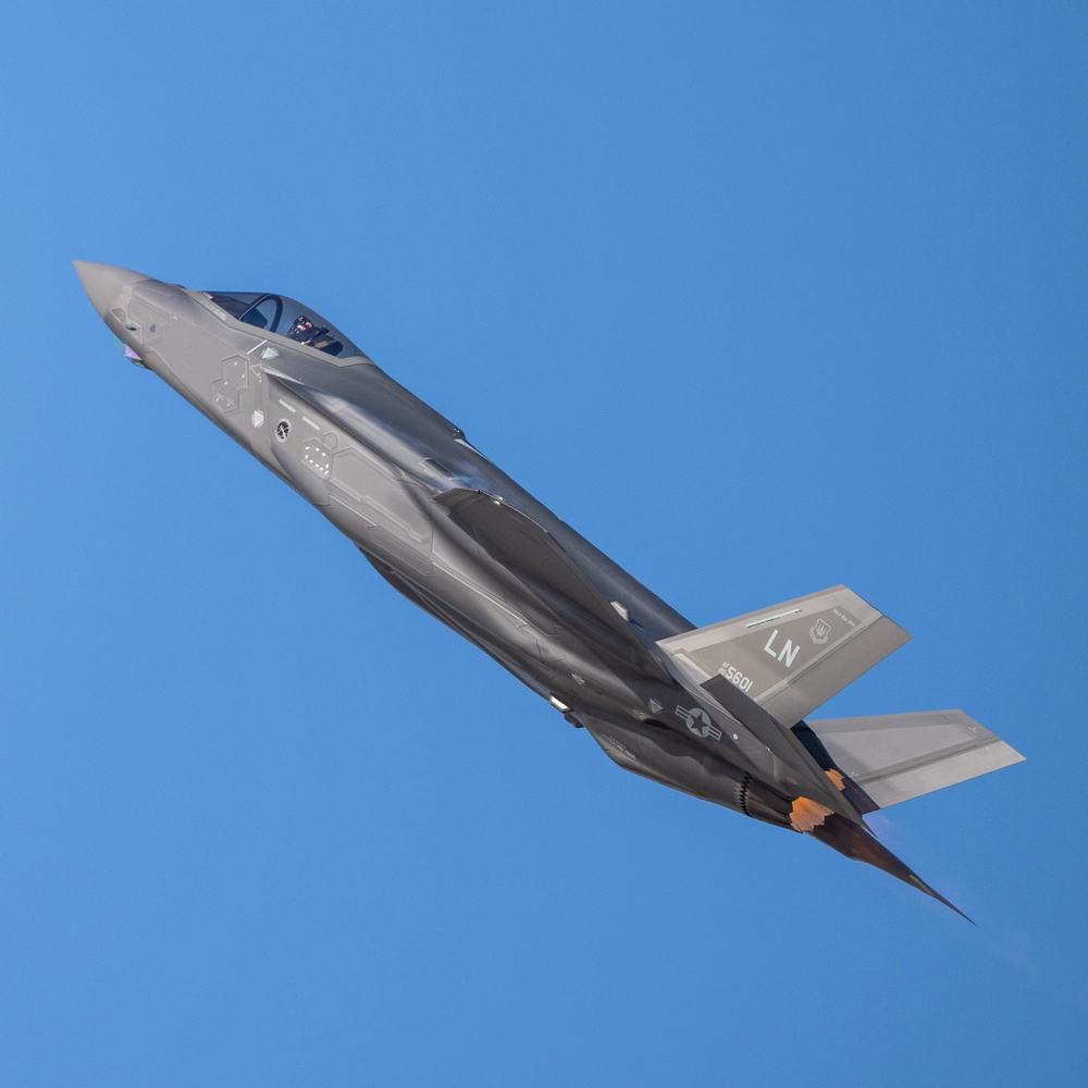 The F-35 Demo Team flies in the 2023 Dubai Airshow