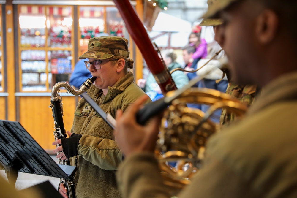 Army Band plays at Chicago Christkindlmarket