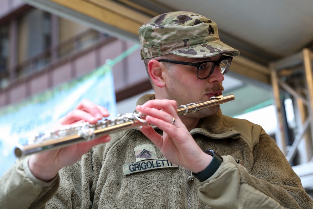 Army Band plays at Chicago Christkindlmarket