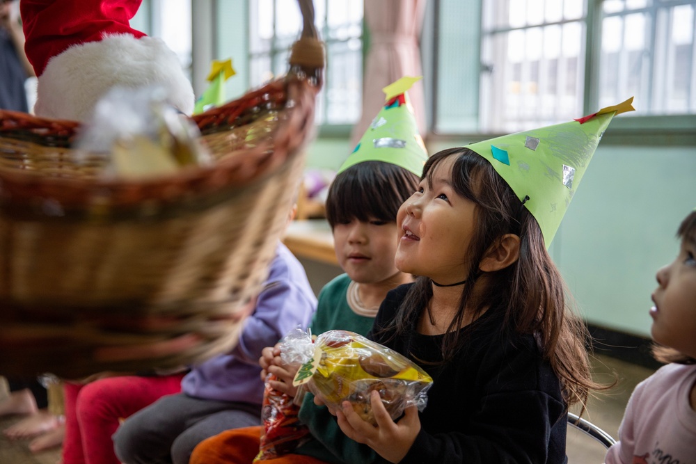 Season of Giving: Volunteers from Marine Corps Air Station Iwakuni visit Higashi Hoikuen