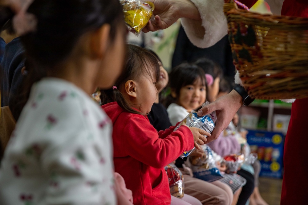 Season of Giving: Volunteers from Marine Corps Air Station Iwakuni visit Higashi Hoikuen