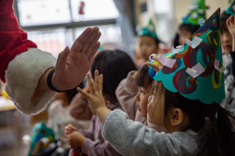 Season of Giving: Volunteers from Marine Corps Air Station Iwakuni visit Higashi Hoikuen