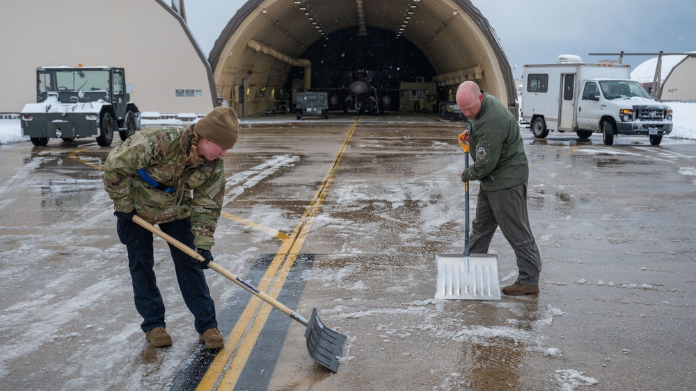 Kunsan AB civil engineers, maintainers, leaders clear the path