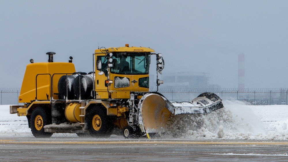 Kunsan AB civil engineers, maintainers, leaders clear the path