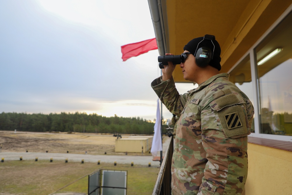 Sustainment Soldiers organize crew-served range