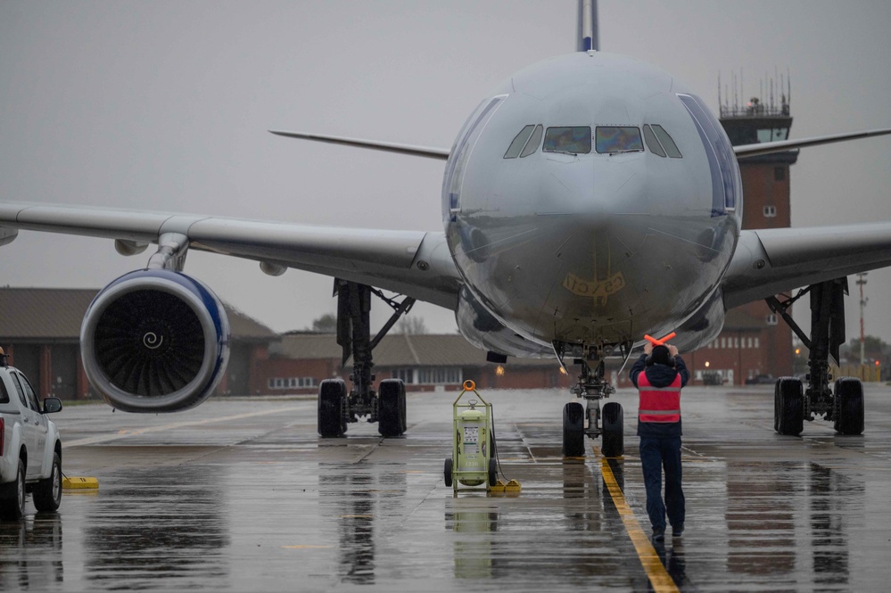 Team Mildenhall welcomes final Patriot Express arrival