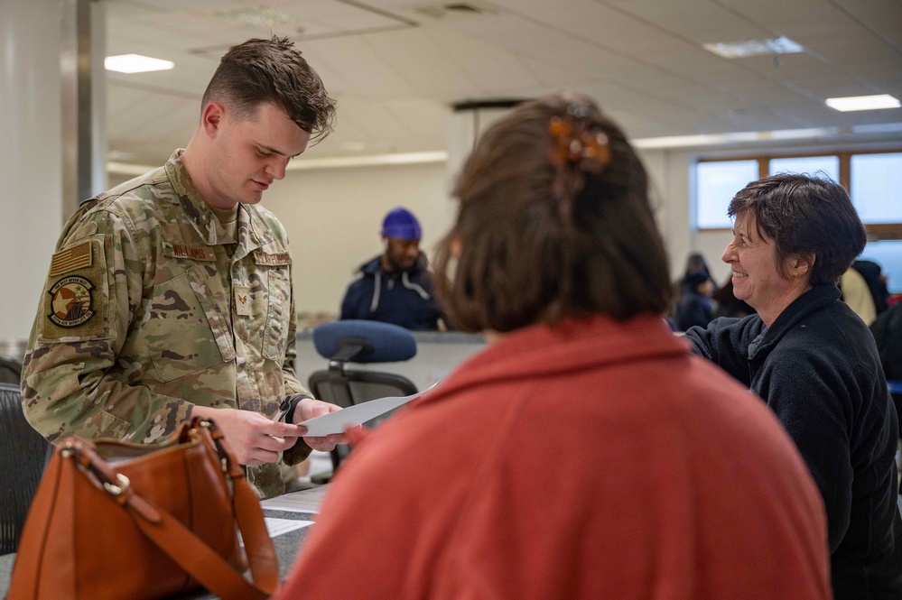 Team Mildenhall welcomes final Patriot Express arrival