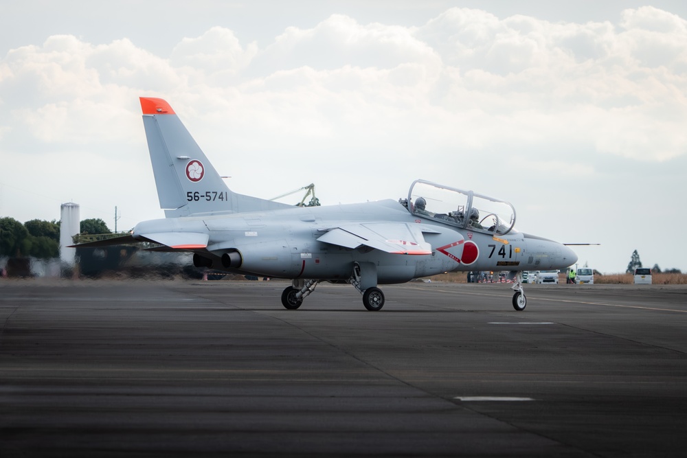 JASDF squadrons conduct flight operators at Nyutabaru Air Base