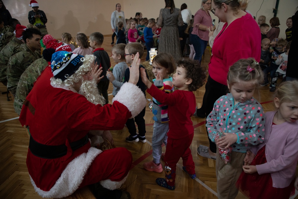 Kentucky’s National Guard 2113th Transportation Company visits the School of European Union in Poland