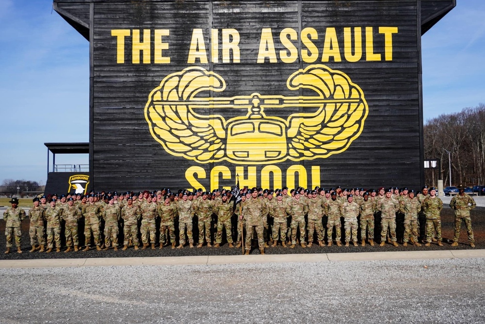 DVIDS - Images - 88th Readiness Division Soldiers earn Air Assault ...