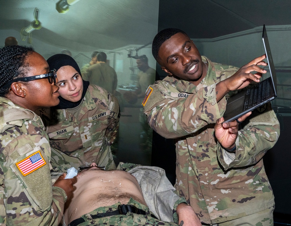 Military Medical Students Learn Ultrasound Techniques