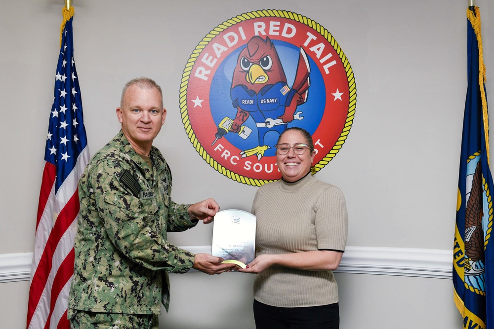 Fleet Readiness Center Southeast's (FRCSE) Workers’ Compensation Manager, Laura Todd, earns 2022 Department of the Navy (DON) Rising Star – Human Resources Specialist Award.