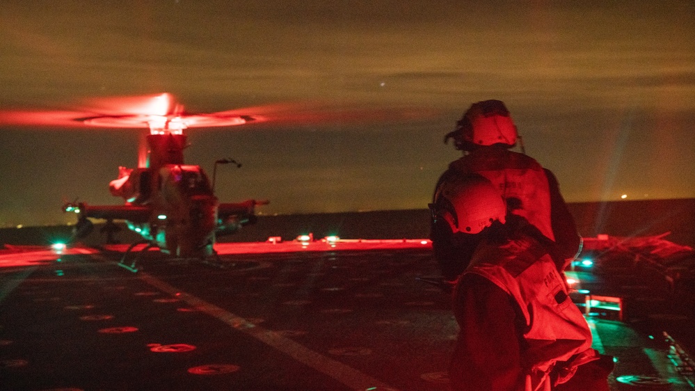 DVIDS - Images - Marines, Sailors Refueling Aircraft aboard USS Harpers ...