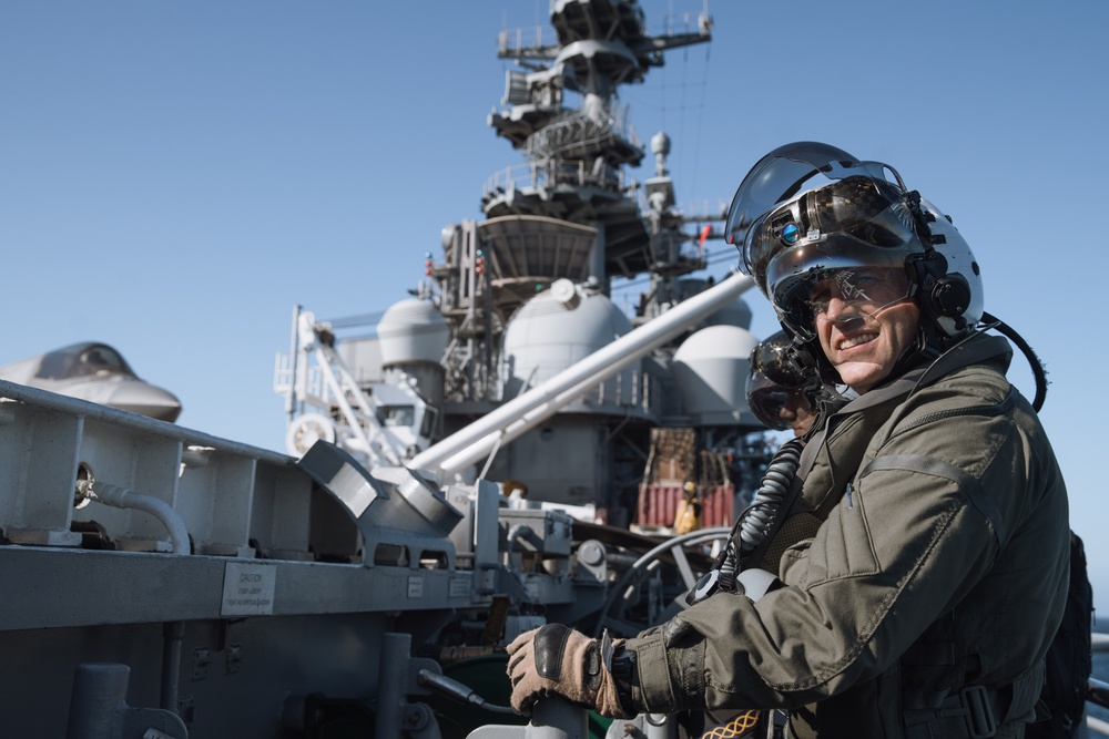 MAG-13 Commanding Officer visits VMFA-225 Aboard USS Boxer