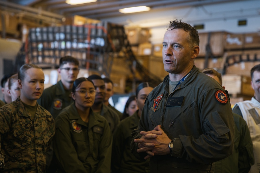 MAG-13 Commanding Officer visits VMFA-225 Aboard USS Boxer