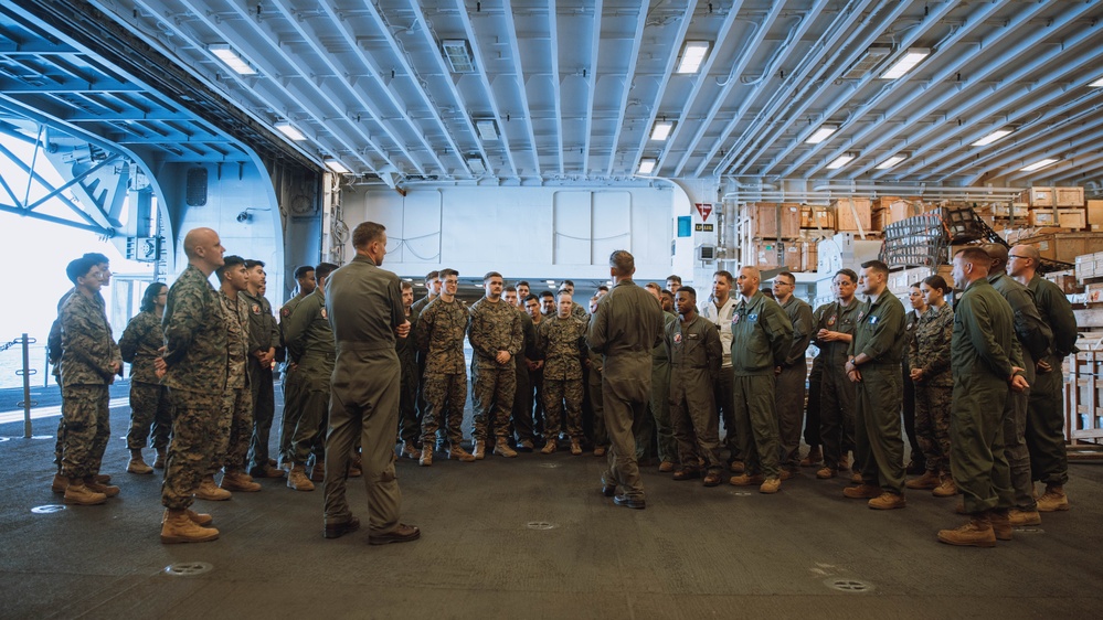 MAG-13 Commanding Officer visits VMFA-225 Aboard USS Boxer