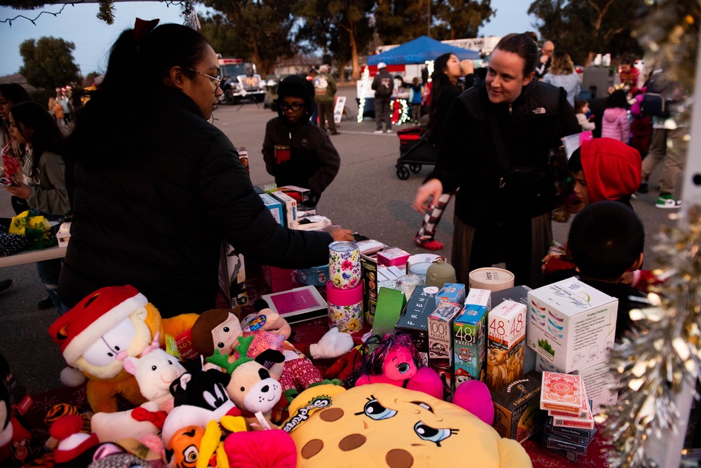 Team Travis participates in Candy Cane Lane