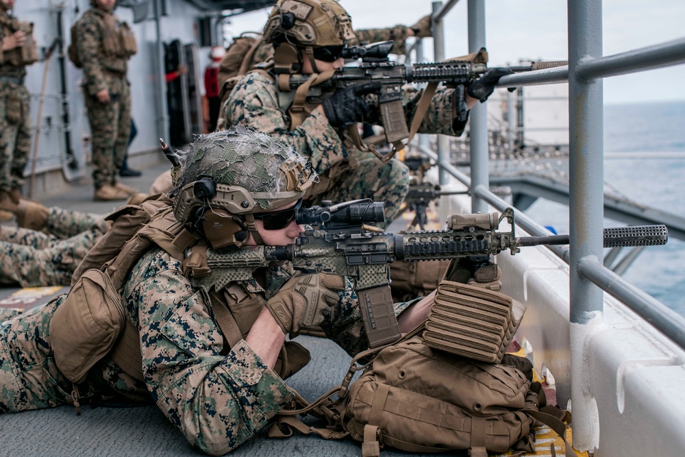 15th MEU, USS Boxer Conduct Integrated Live-fire Exercise Underway