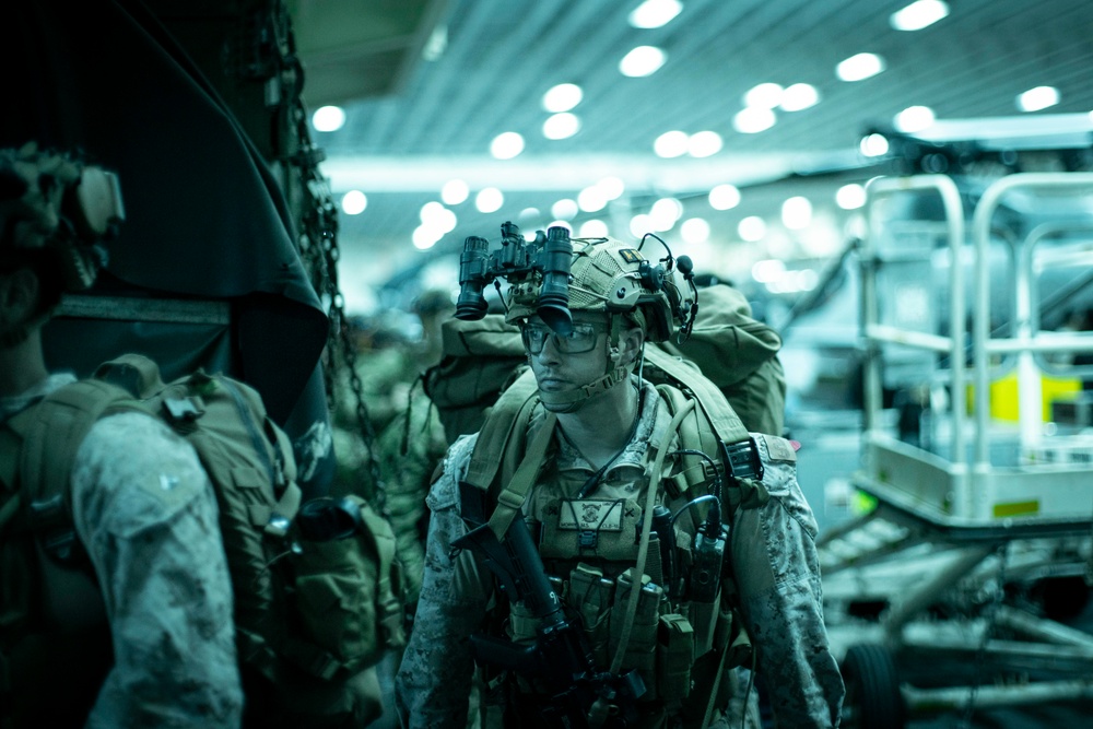 Night Ops: BLT 1/5 Conducts Ship-to-Shore QRF Training to Integrate with SOF