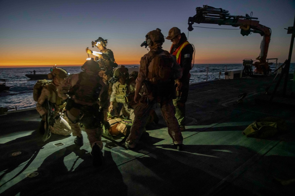 DVIDS - Images - 15th MEU Marines Conduct Visit, Board, Search and ...