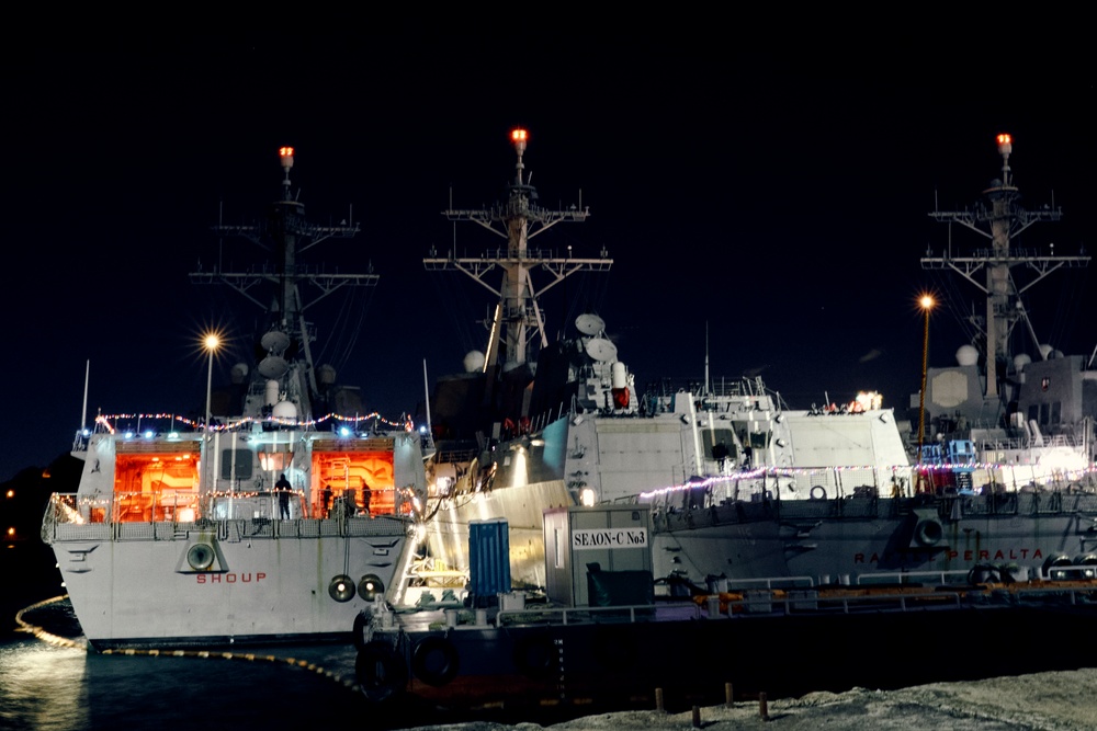 Commander, Fleet Activities Yokosuka Ship Holiday Lighting Festival