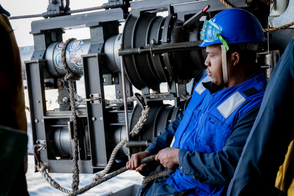 USS Somerset Conducts Replenishment-At-Sea