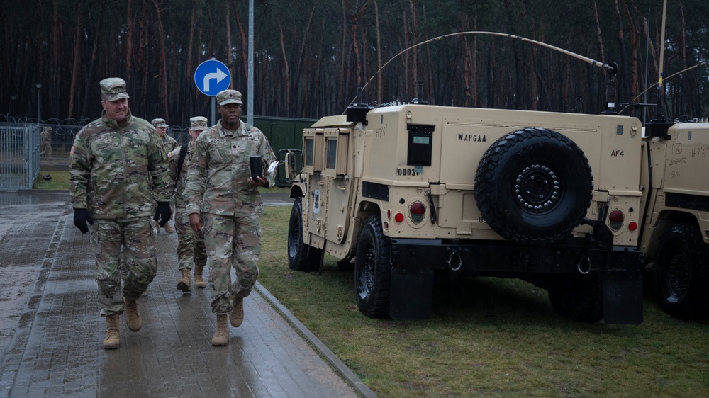 1AD Commanding General Visits Iron Soldiers in Poland Ahead of the Holidays