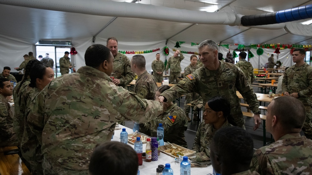 1AD Commanding General Visits Iron Soldiers in Poland Ahead of the Holidays