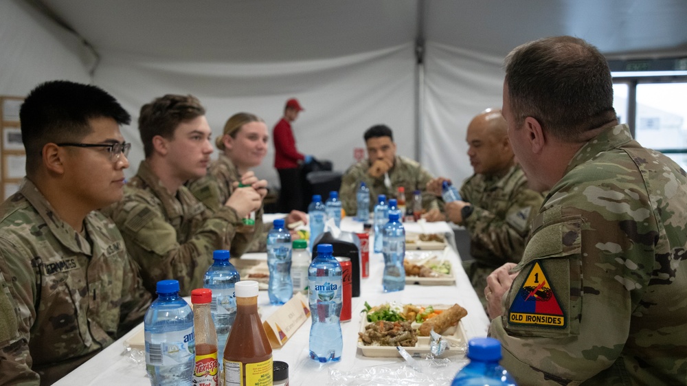 1AD Commanding General Visits Iron Soldiers in Poland Ahead of the Holidays