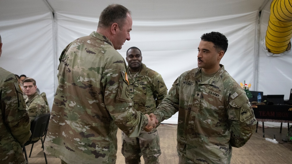 1AD Commanding General Visits Iron Soldiers in Poland Ahead of the Holidays