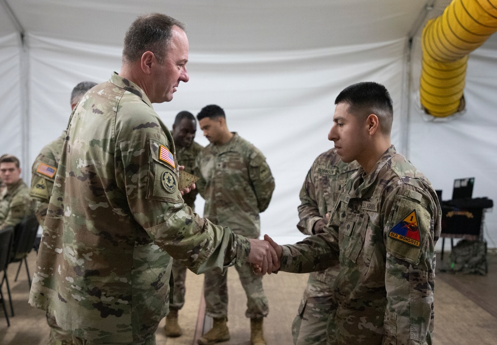 1AD Commanding General Visits Iron Soldiers in Poland Ahead of the Holidays