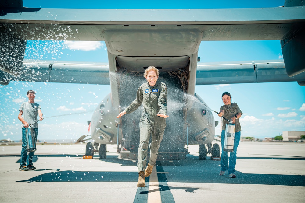 Maj. Gen. Jeannie Leavitt fini flight