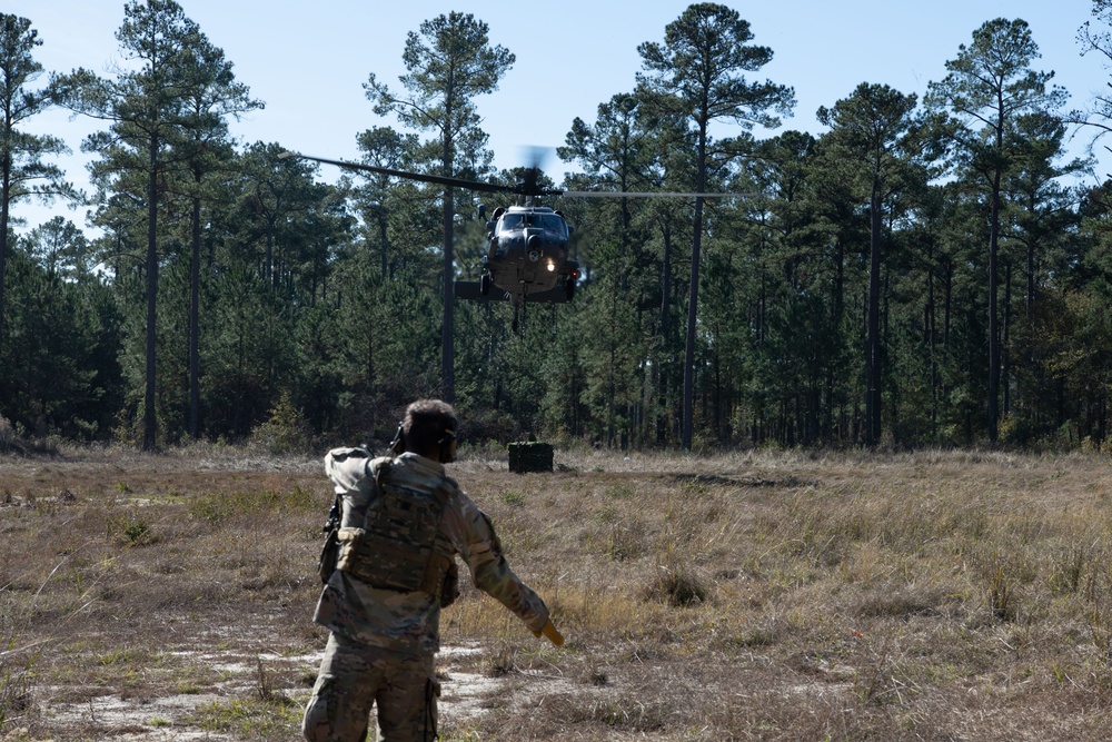 BDG Airmen conduct sling load training
