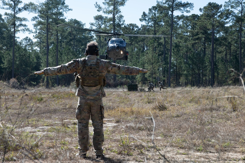 BDG Airmen conduct sling load training