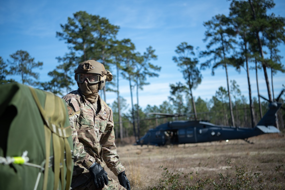 BDG Airmen conduct sling load training