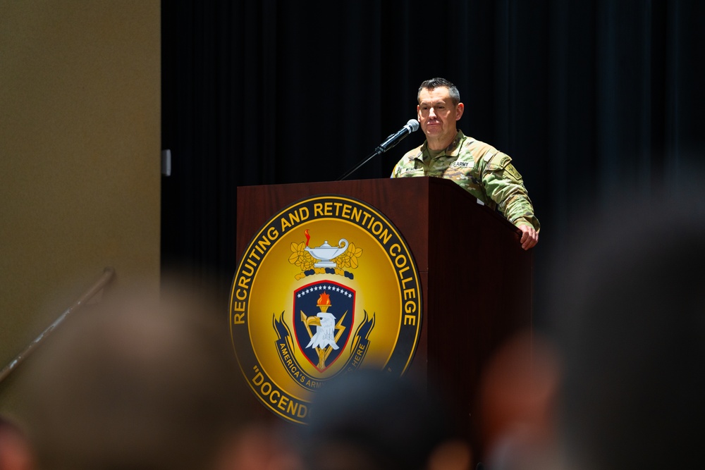 Sergeant Major of the Army promotes newest Army recruiters