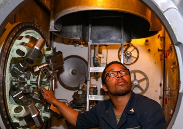 USS Delaware Goes Underway