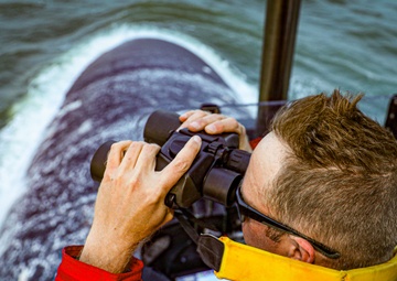 USS Delaware Goes Underway