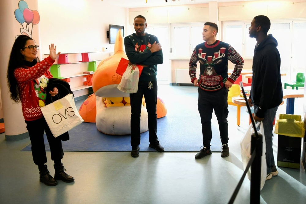 31st Fighter Wing Delivers Gifts to Children in Pordenone Hospital