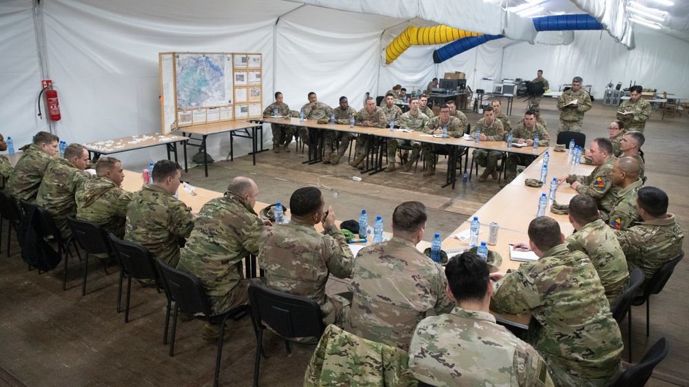 1AD CG Discusses Discipline and Proficiency with Company Command Teams in Poland