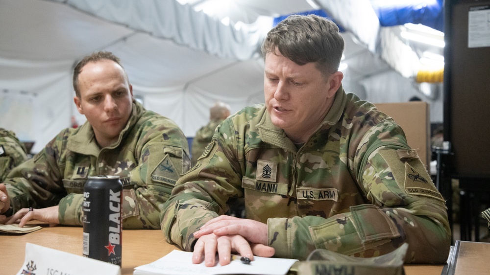 1AD Commander Discusses Discipline and Proficiency with Company Command Teams in Poland