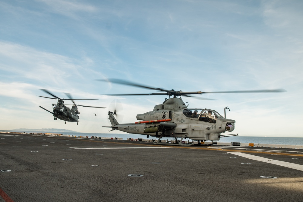 160th SOAR, VMM-165 conduct Flight Operations from USS Boxer