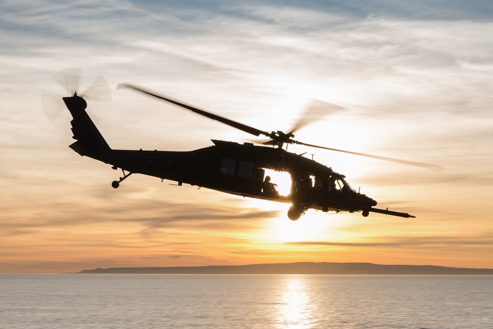 160th SOAR, VMM-165 conduct Flight Operations from USS Boxer