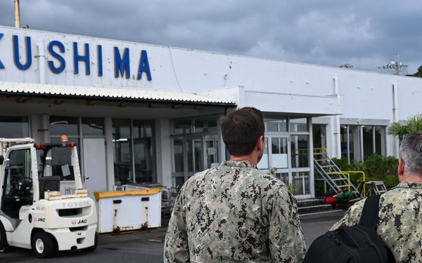 SOCPAC CDRE Visits Yakushima Joint Operations Center