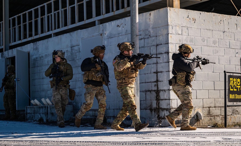 ROK and U.S. special operators maintain proficiency, complete week-long training